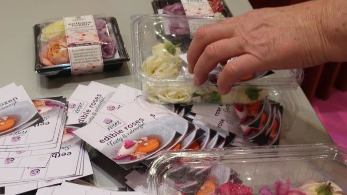 La gamme « Taste Of Love Roses » fait l’objet d’un panel de documents de promotion, déclinés sous forme de de brochure, d’un livre de recettes, d’animations mises en avant sur les réseaux sociaux… ©Odile Maillard